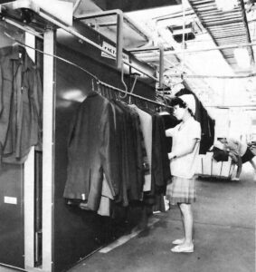 本社、日本で最初のエイジャックトンネルフィニッシャーを設置